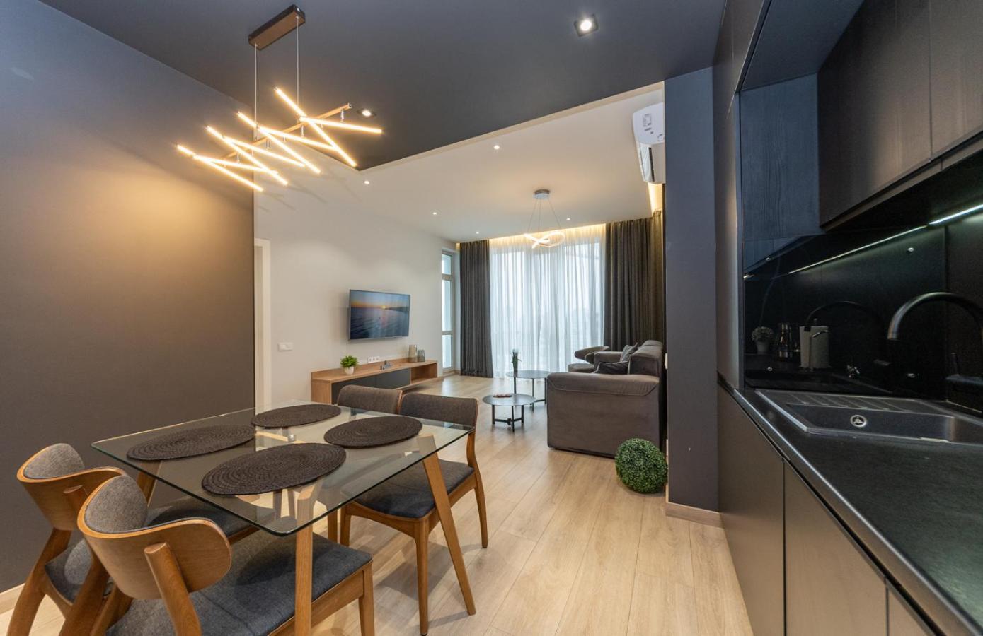Royal Tower Residence Big Vip Apartment In Center Floor 27 Киев Экстерьер фото