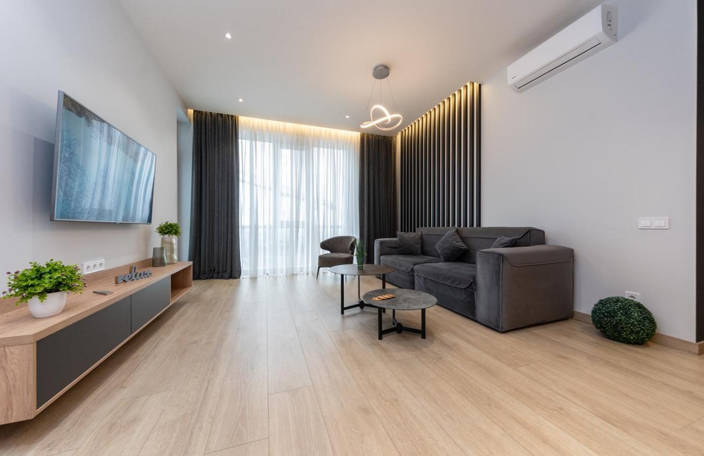 Royal Tower Residence Big Vip Apartment In Center Floor 27 Киев Экстерьер фото