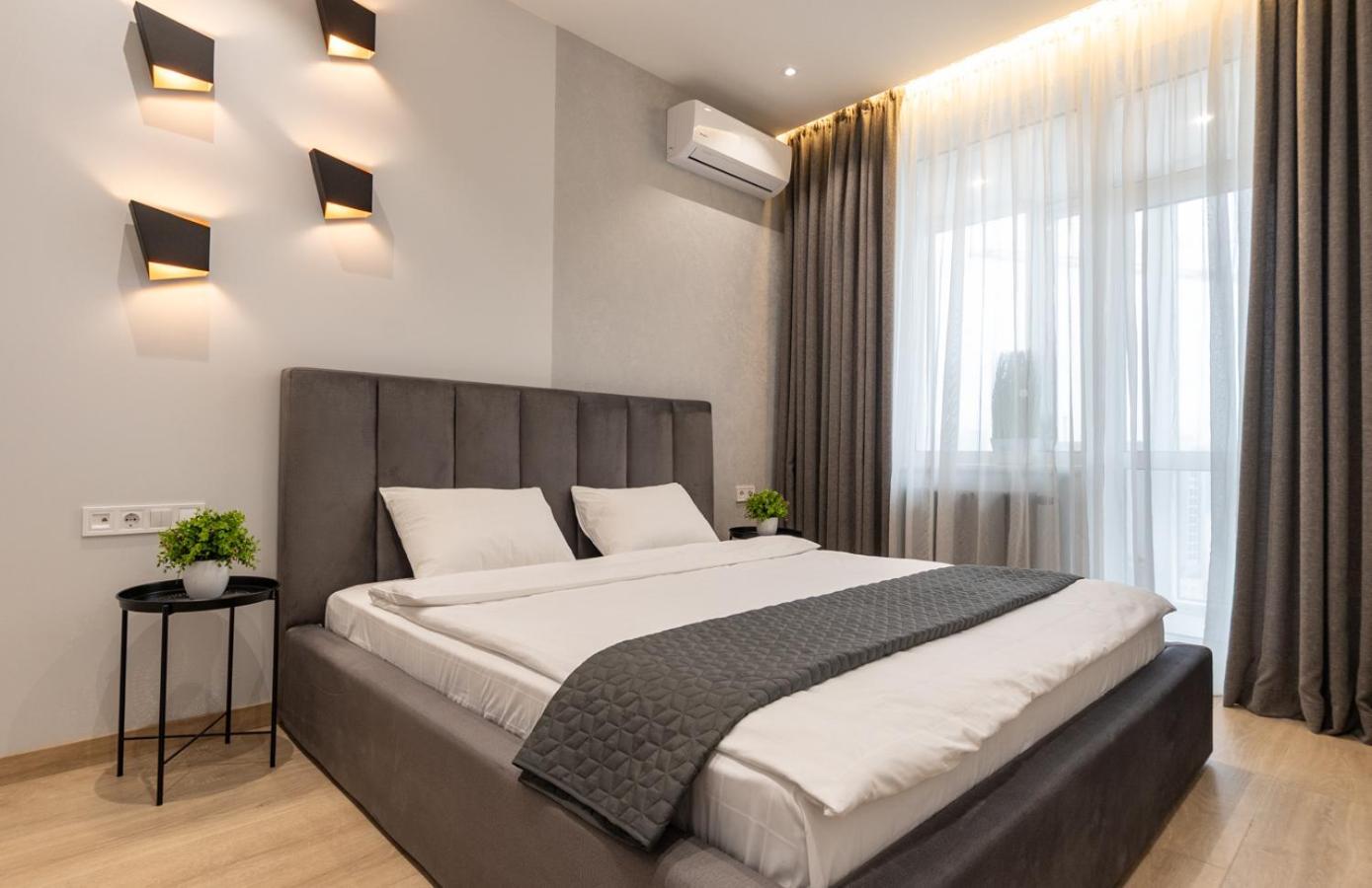 Royal Tower Residence Big Vip Apartment In Center Floor 27 Киев Экстерьер фото