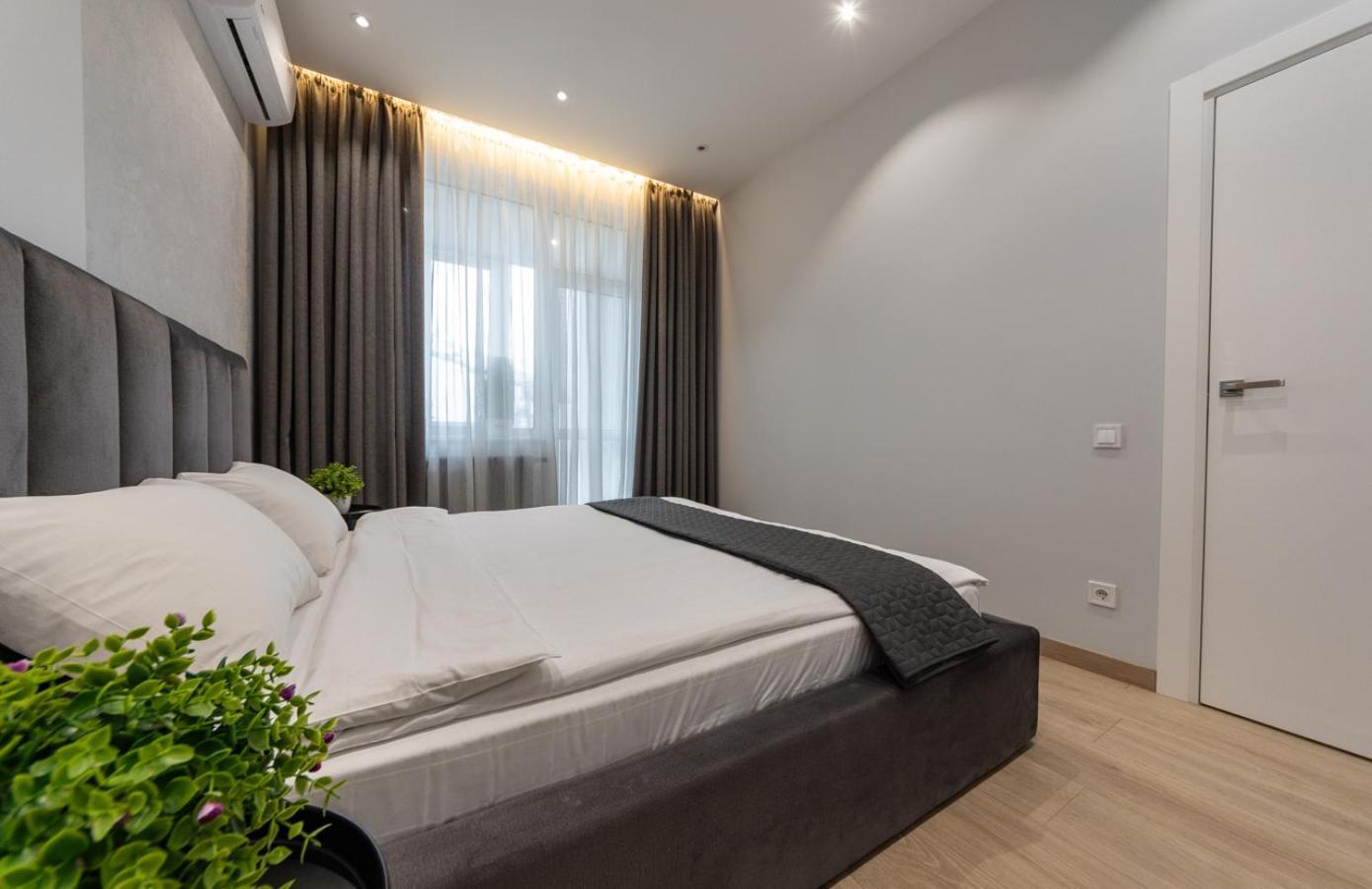 Royal Tower Residence Big Vip Apartment In Center Floor 27 Киев Экстерьер фото