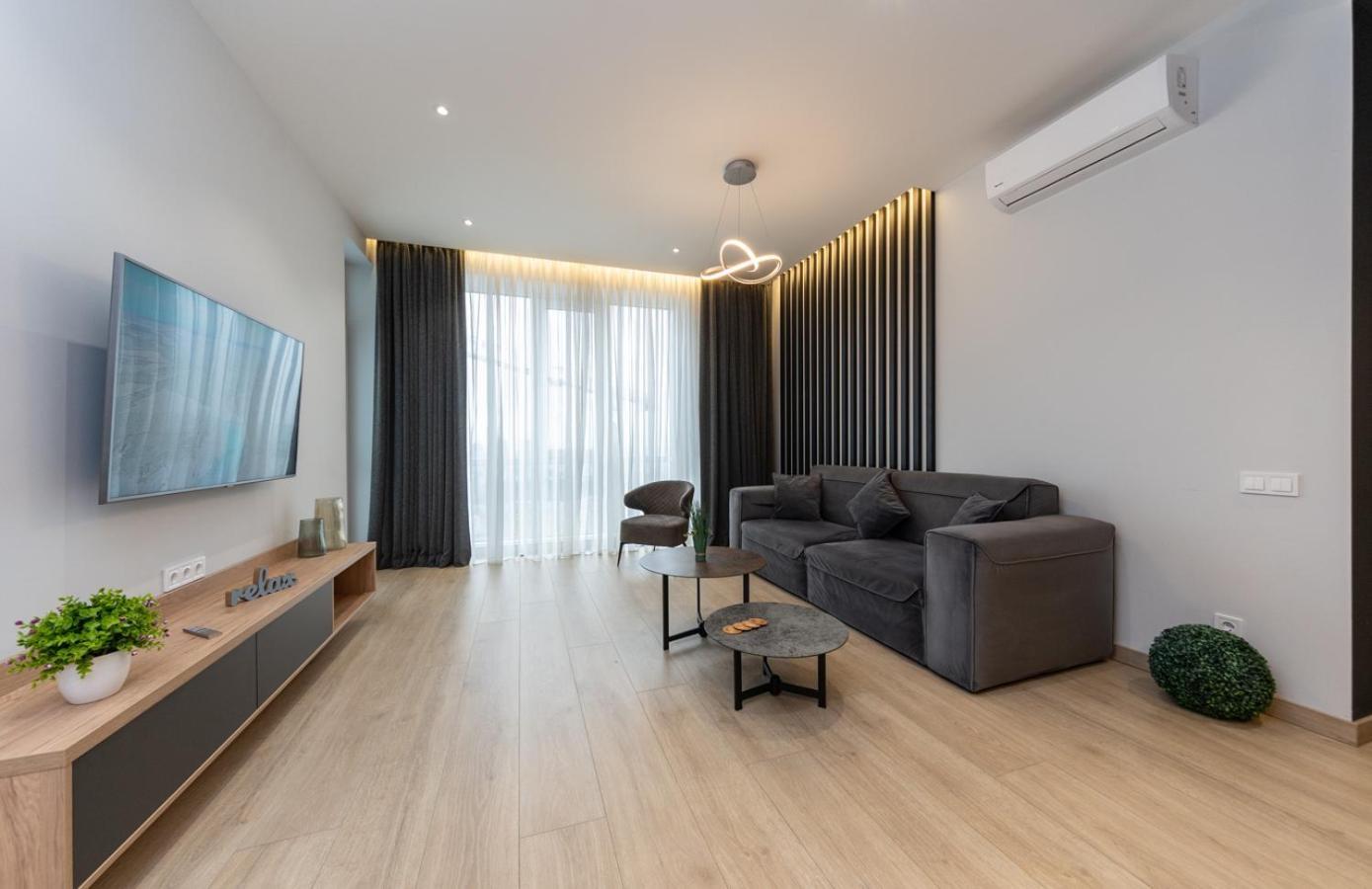Royal Tower Residence Big Vip Apartment In Center Floor 27 Киев Экстерьер фото