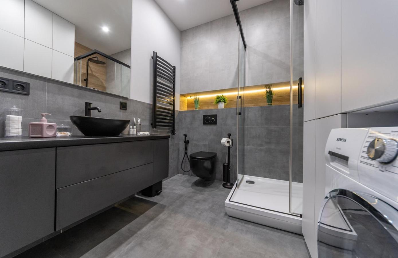 Royal Tower Residence Big Vip Apartment In Center Floor 27 Киев Экстерьер фото