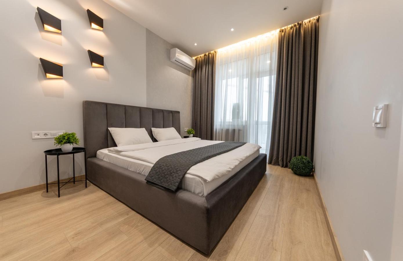 Royal Tower Residence Big Vip Apartment In Center Floor 27 Киев Экстерьер фото